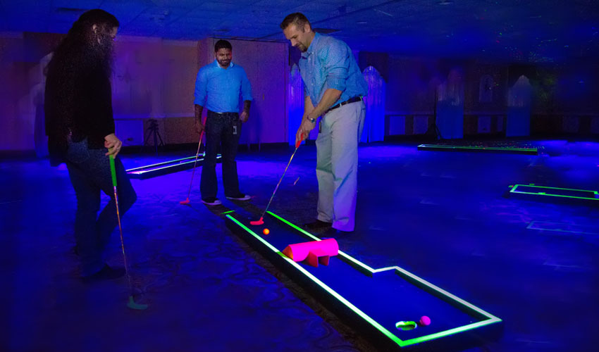 Indoor activities for events (mini-golf).