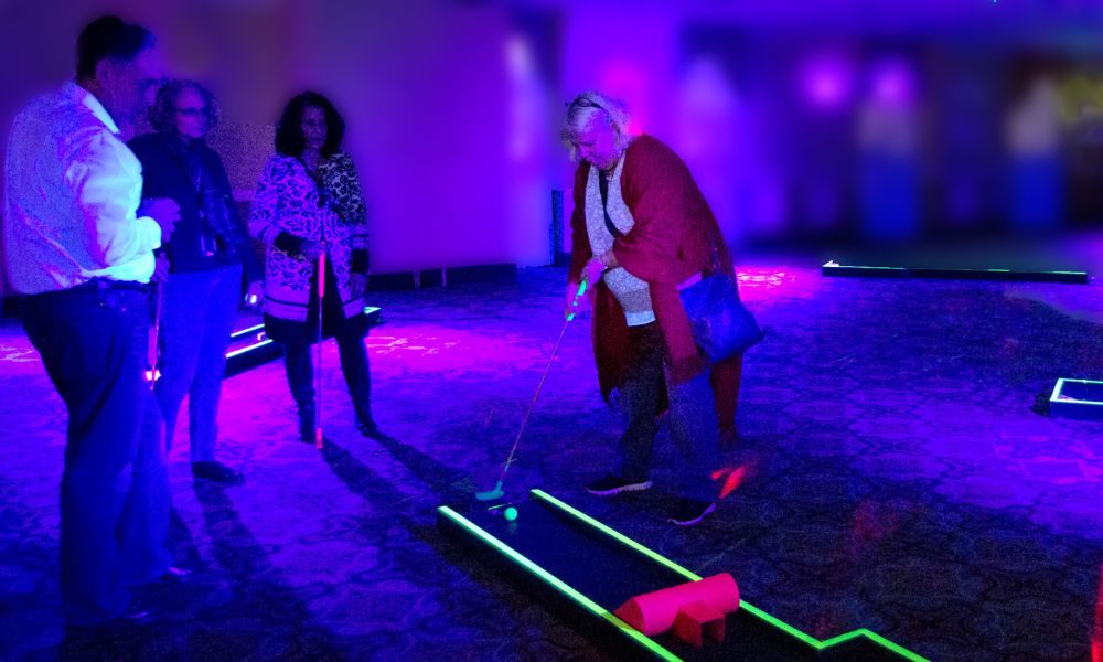 3 Reasons You Should Throw a Glow Golf Party